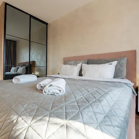 Mohost First - Mountain View Oasis-3